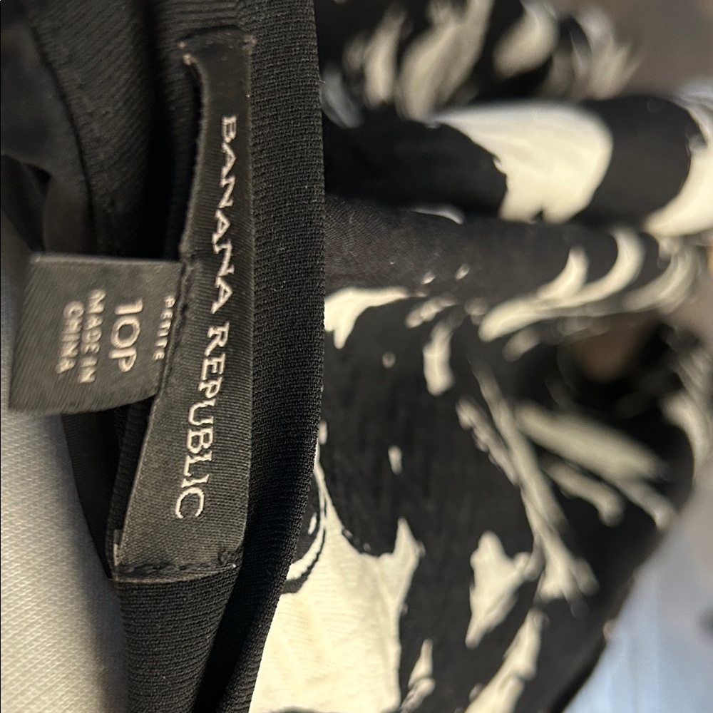 Banana Republic Black and White A-Line Skirt - Picture 2 of 5